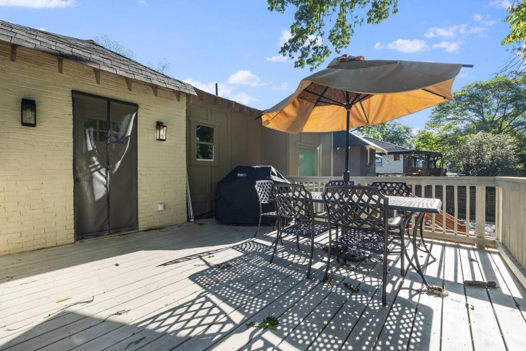 Designer Home: King Beds, Luxe Bath+Free Parking! Atlanta Exterior photo